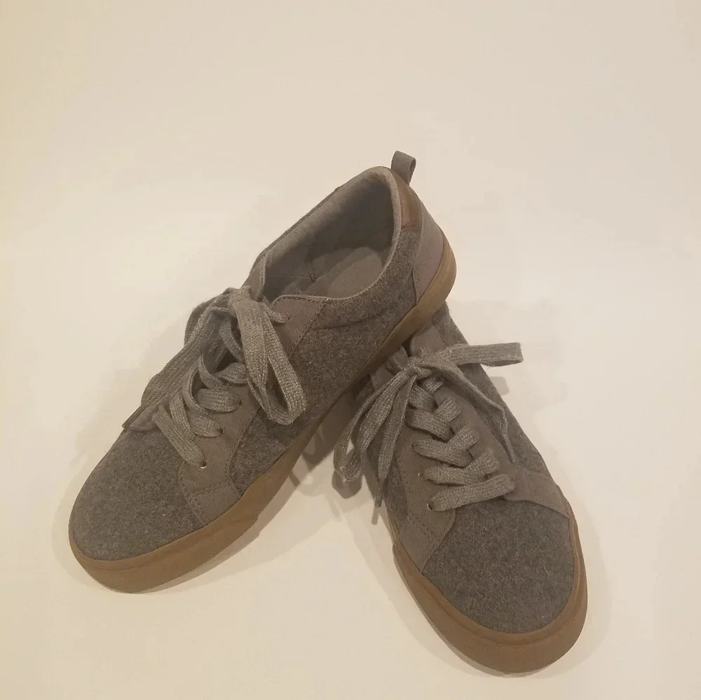 Old Navy boys Gray Wool Sneakers sz.6